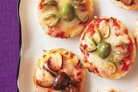 Spider Bagel Pizza Bites Recipe