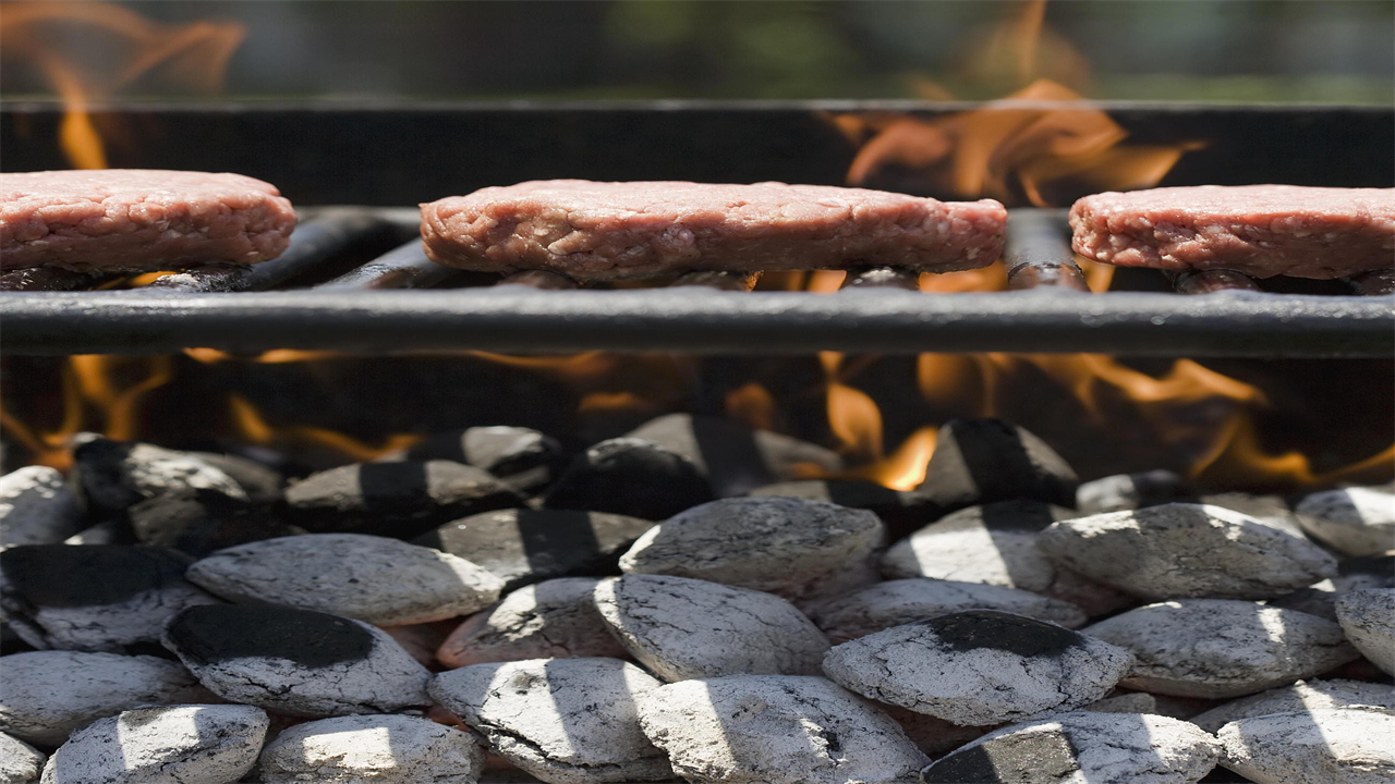 How to Put Out a Charcoal Grill