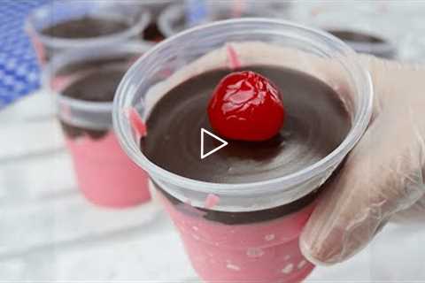 Cup dessert ready in 10 minutes, no oven, with strawberry and chocolate