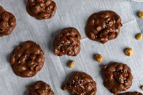 Crockpot Chocolate Peanut Clusters