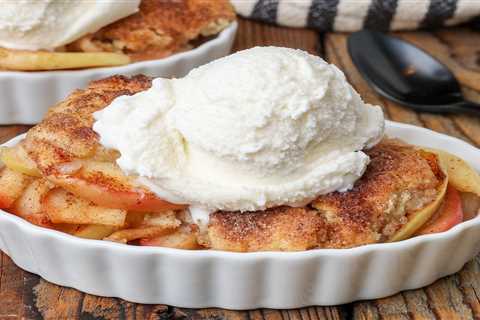 Cinnamon Apple Cobbler