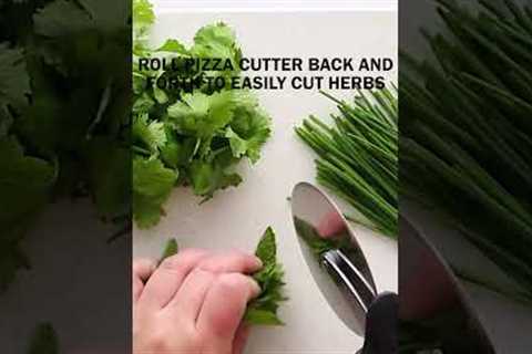 This tip will help you chop fresh herbs much more quickly #shorts #foodhacks #cookinghacks