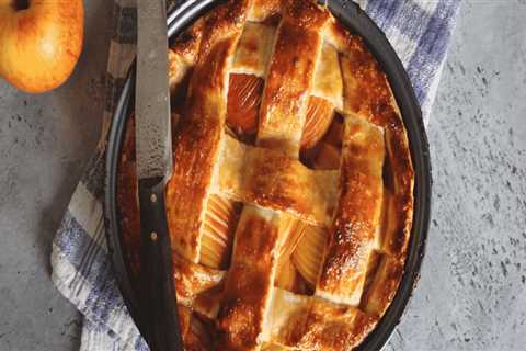 Comment préparer une délicieuse tarte aux pommes avec sauce caramel au beurre salé