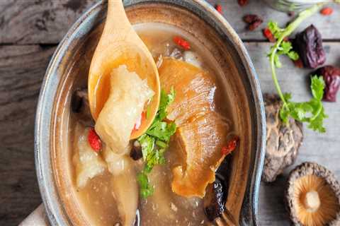 Dried Fish Maw and Chicken Soup: A Delicious and Nutritious Addition to Your Chinese Cooking