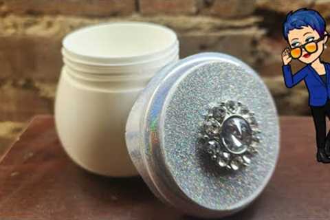 HAPPY NEW YEARS!!!!!!  Let make a Glitterific honey jar using Let''s Resins Polyurethane Resin. #384